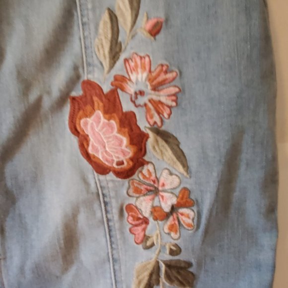 Guess Women's Blue Denim Mini Skirt Embroidered Floral Applique Button Up Size L - Picture 3 of 13